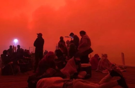 Bang Victoria, Australia lần đầu tuyên bố thảm họa do cháy rừng