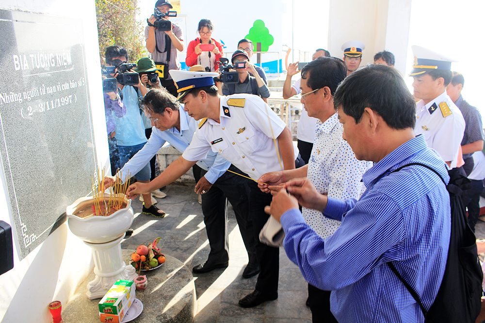 Mang Tết đến đảo Nam Du
