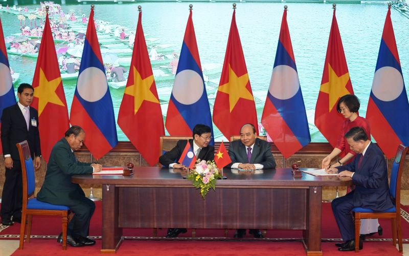 Thủ tướng Việt Nam và Lào thảo luận chiến lược hợp tác 10 năm tới