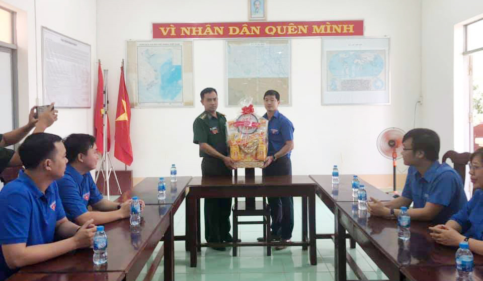 Tuổi trẻ Đoàn Khối Cơ quan và Doanh nghiệp tỉnh mang Tết đến với người nghèo