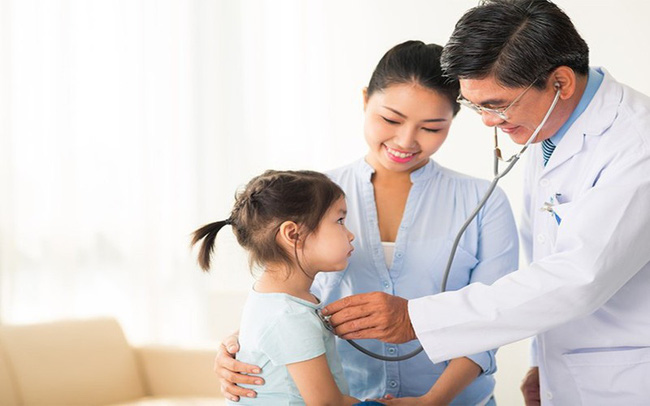 10 cách hạ sốt không dùng thuốc cho trẻ hiệu quả