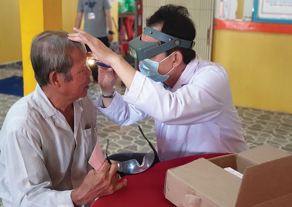 Trao gửi yêu thương