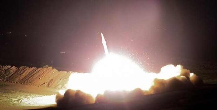 Iran phóng hàng chục tên lửa vào căn cứ Mỹ tại Iraq