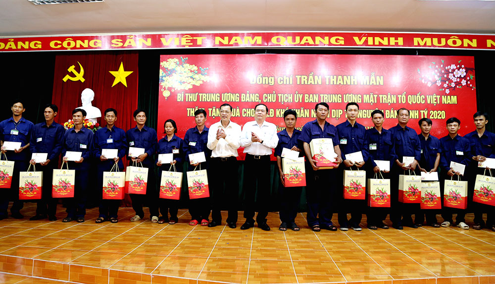 Tết sớm ấm lòng người lao động