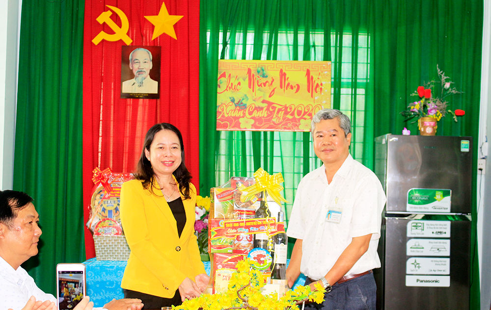 Bí thư Tỉnh ủy Võ Thị Ánh Xuân thăm, chúc Tết các đơn vị trên địa bàn TP. Long Xuyên