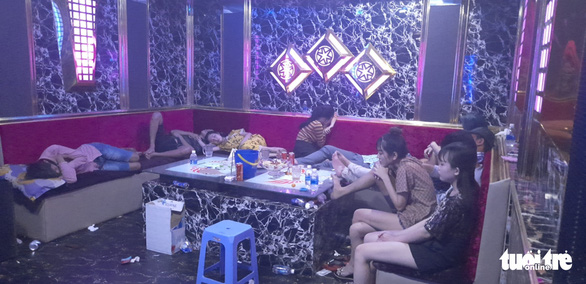 Tiền Giang: Gần 30 nam nữ thuê quán karaoke tổ chức tiệc ma túy tập thể