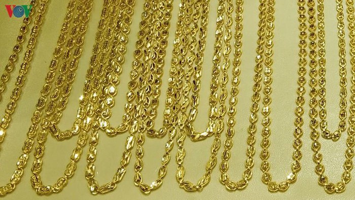 Giá vàng trong nước và thế giới đều giảm mạnh