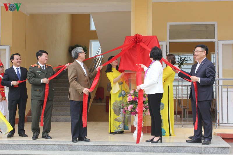 Thường trực Ban Bí thư tặng quà Tết các hộ nghèo, gia đình chính sách ở Yên Bái