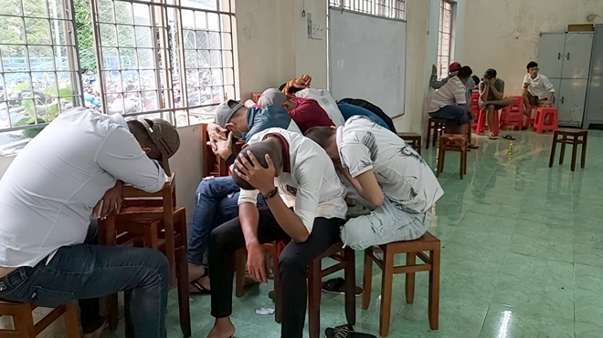 Hàng chục thanh thiếu niên phê ma tuý trong quán Karaoke