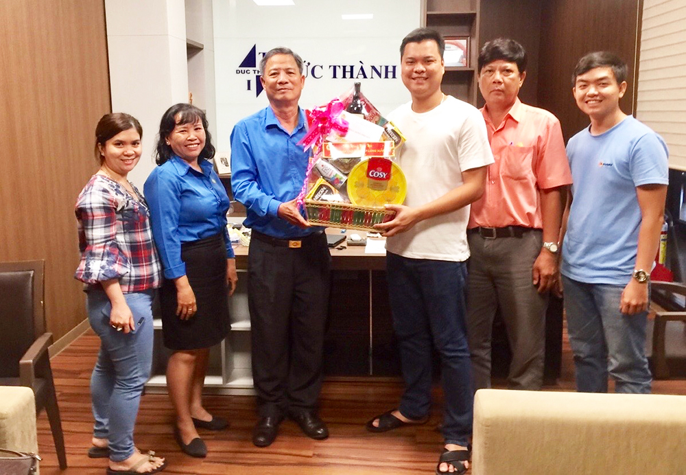 Liên đoàn Lao động TP Long Xuyên thăm, chúc Tết doanh nghiệp