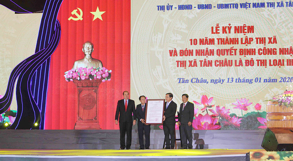 TX. Tân Châu kỷ niệm 10 năm thành lập và đón nhận quyết định công nhận trở thành đô thị loại III