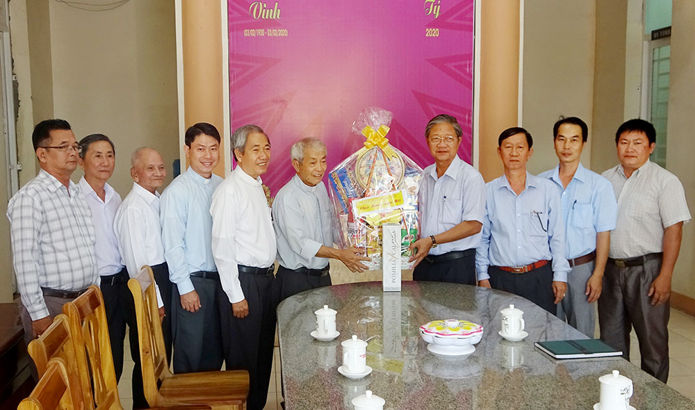 Bí thư Huyện ủy, Chủ tịch UBND huyện Tri Tôn Cao Quang Liêm chúc Tết lực lượng biên phòng đóng quân trên địa bàn