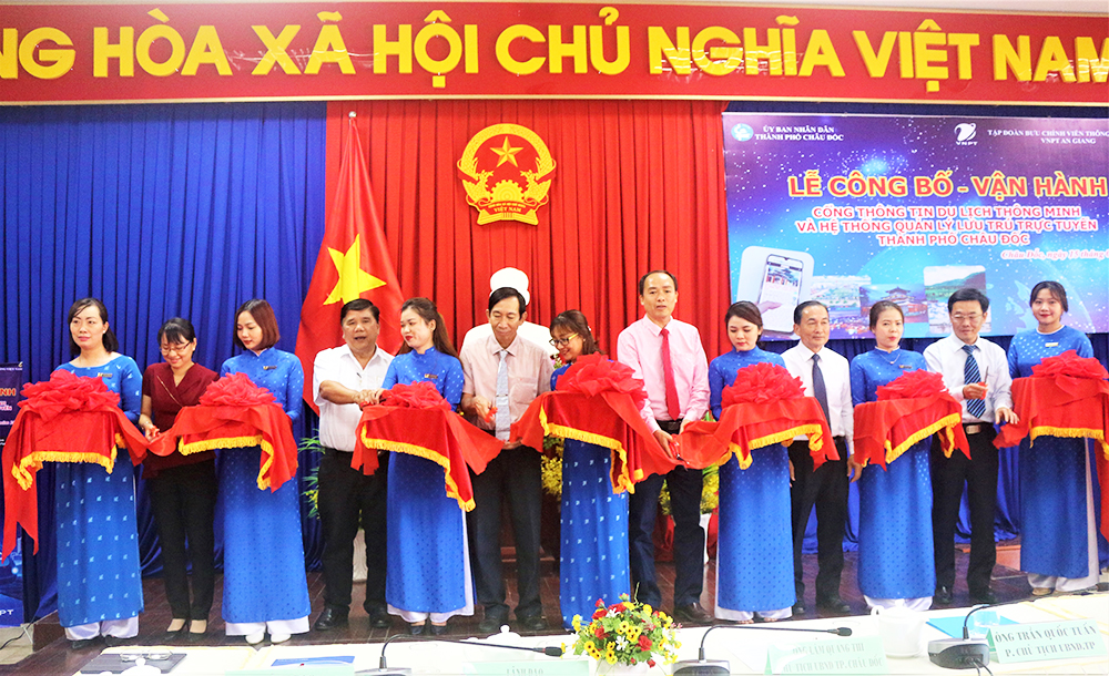 TP. Châu Đốc khai trương vận hành Cổng du lịch thông minh và hệ thống quản lý lưu trú trực tuyến