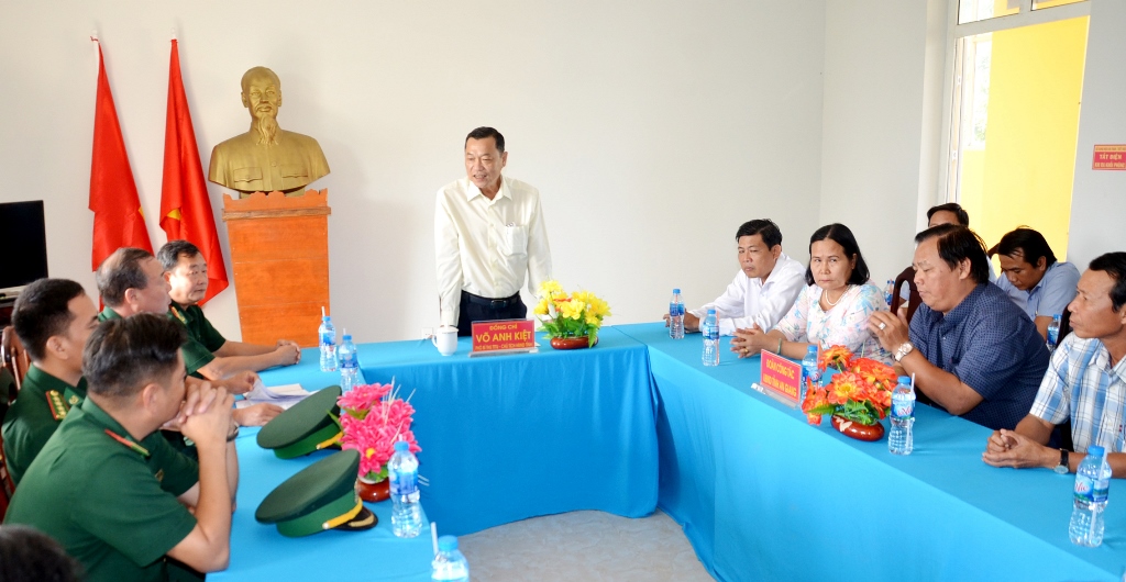 Phó Bí thư Thường trực Tỉnh ủy Võ Anh Kiệt chúc Tết lực lượng vũ trang đóng quân trên địa bàn huyện An Phú