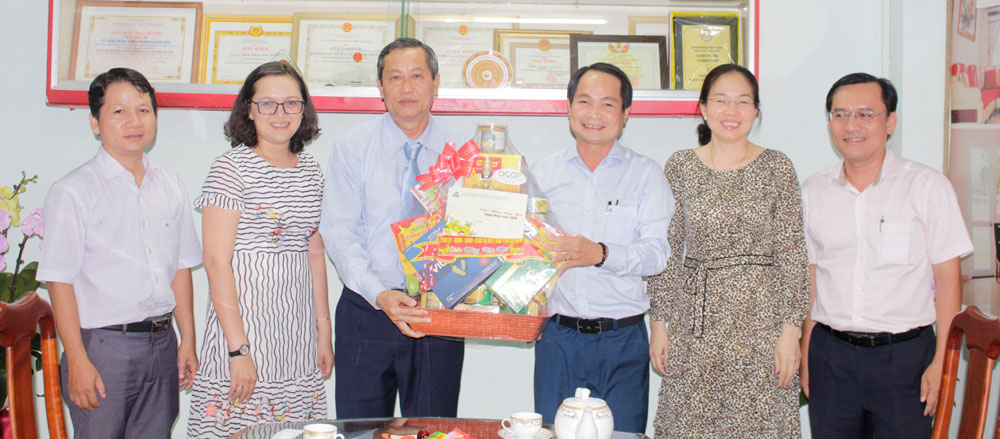 Phó Chủ tịch UBND tỉnh An Giang Lê Văn Nưng thăm và chúc Tết doanh nghiệp trên địa bàn TP. Long Xuyên