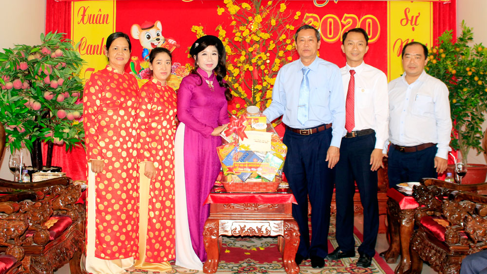 Phó Chủ tịch UBND tỉnh An Giang Lê Văn Nưng thăm và chúc Tết doanh nghiệp trên địa bàn TP. Long Xuyên