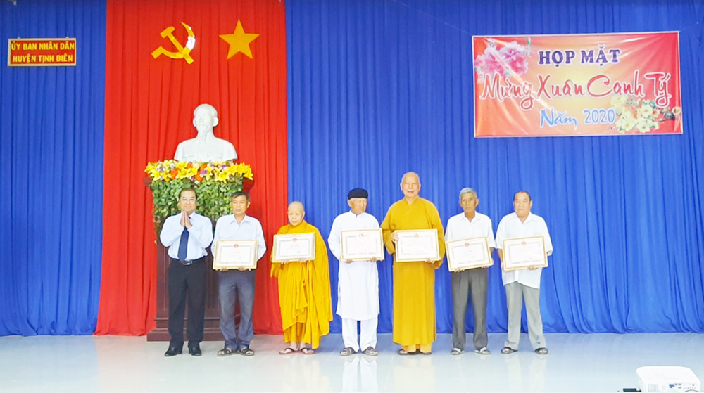 Tịnh Biên Họp mặt nhân sĩ, trí thức, người có uy tín nhân dịp Xuân Canh Tý 2020