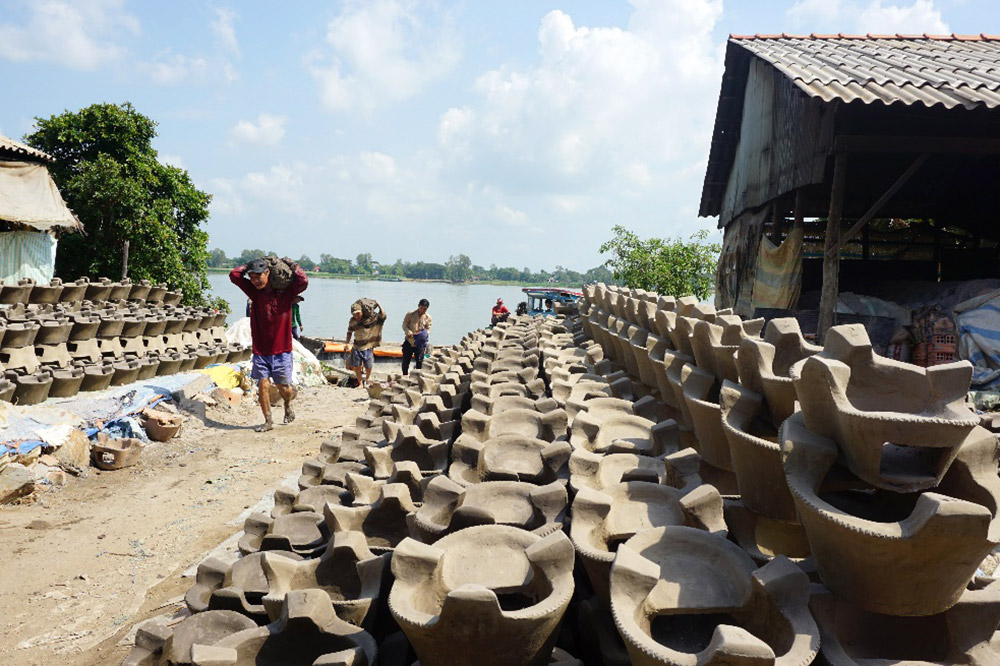 Thăm làng sản xuất “ông Táo”