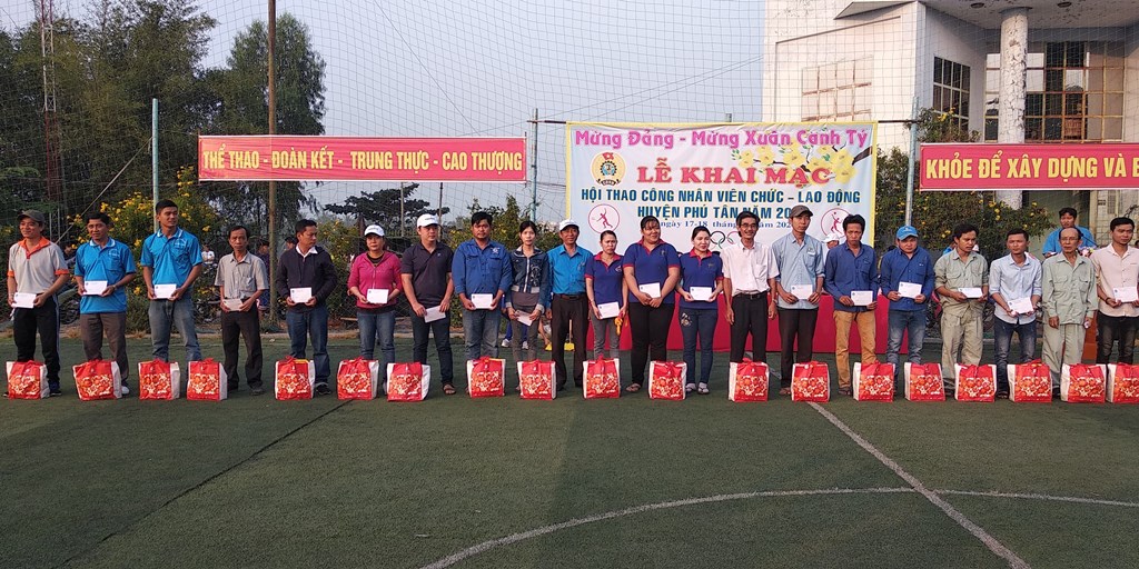 Sôi nổi hội thao công nhân, viên chức, lao động huyện Phú Tân mừng Đảng – mừng Xuân Canh Tý 2020