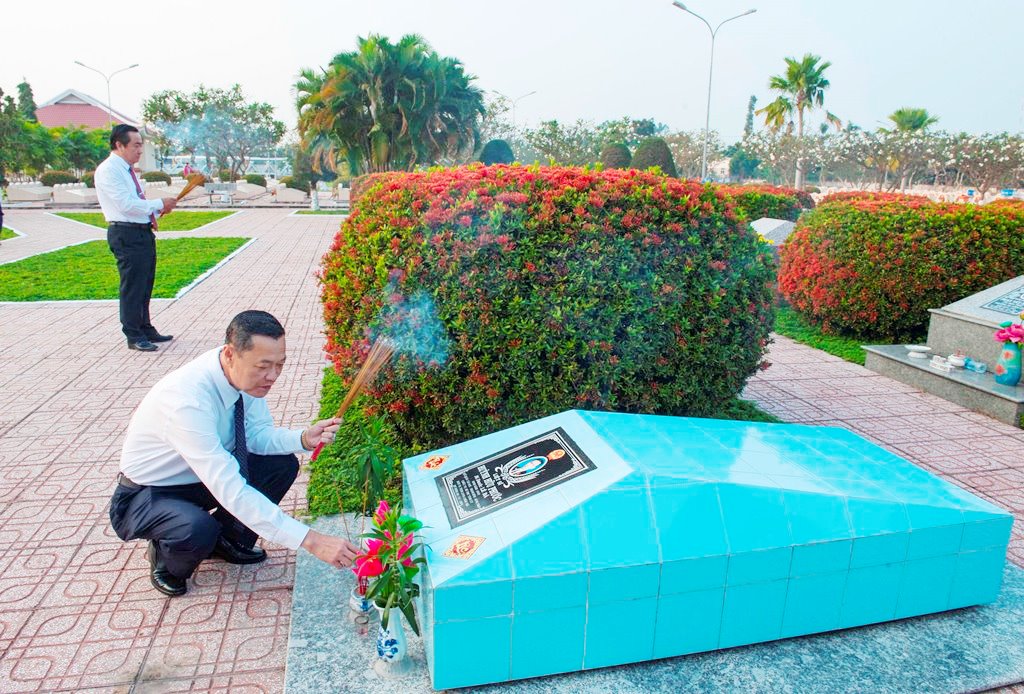 Tỉnh ủy, HĐND, UBND, UBMTTQ Việt Nam tỉnh An Giang viếng Nghĩa trang liệt sĩ tỉnh nhân dịp Tết Nguyên đán Canh Tý 2020