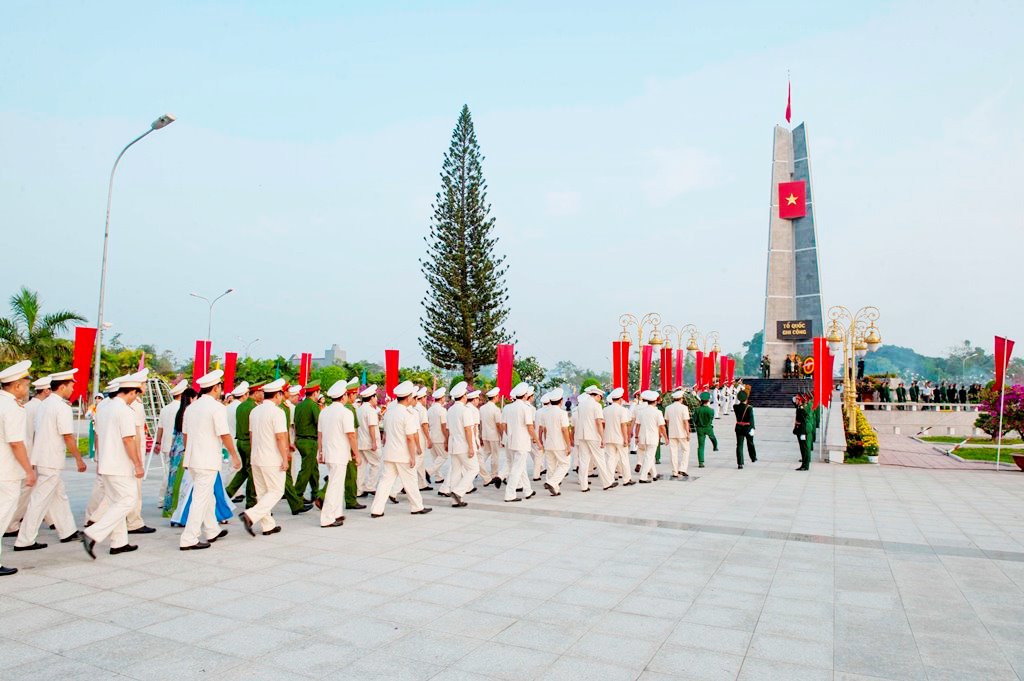 Tỉnh ủy, HĐND, UBND, UBMTTQ Việt Nam tỉnh An Giang viếng Nghĩa trang liệt sĩ tỉnh nhân dịp Tết Nguyên đán Canh Tý 2020