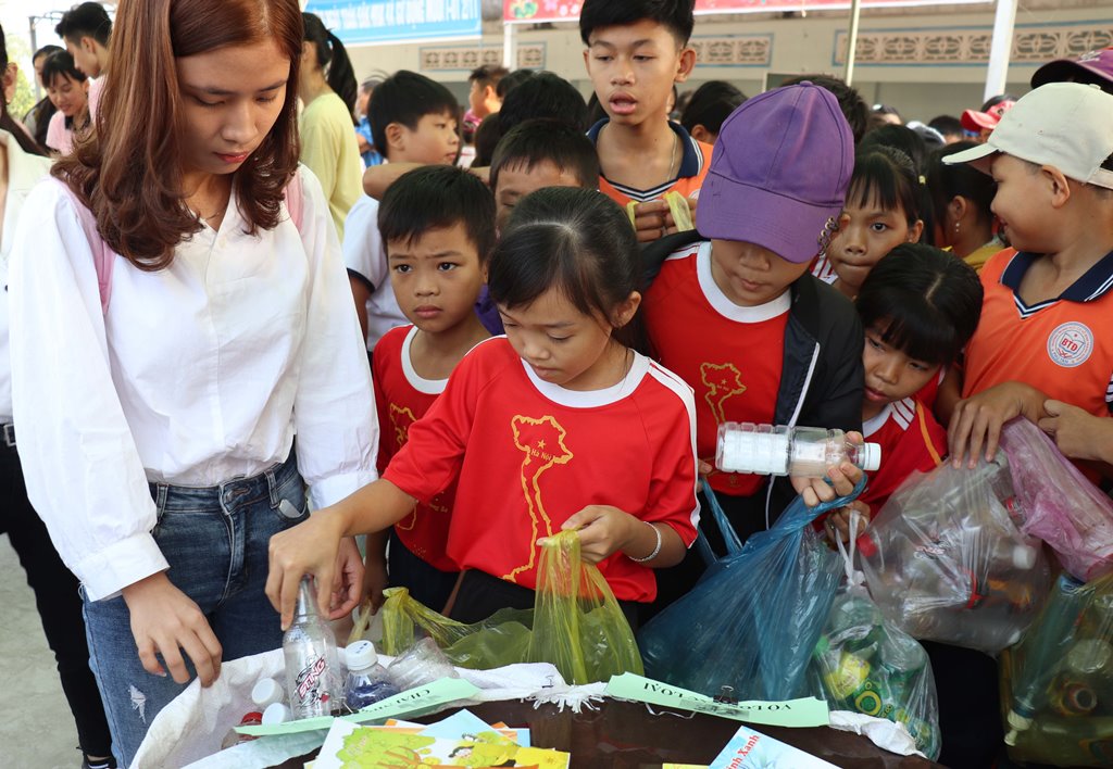 Phú Tân ấm áp “Ngày hội sẻ chia”