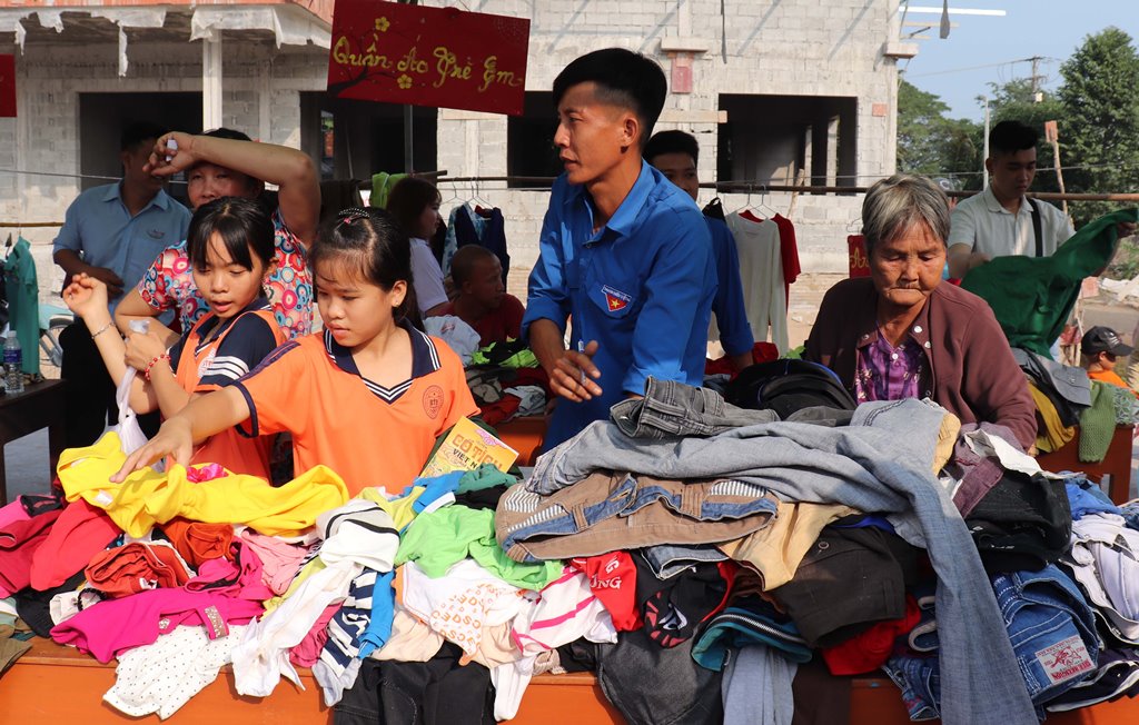 Phú Tân ấm áp “Ngày hội sẻ chia”