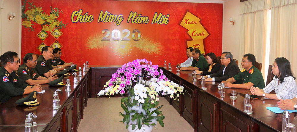 Bộ Tư lệnh Cảnh vệ Hoàng gia Campuchia chúc Tết chính quyền và nhân dân tỉnh An Giang