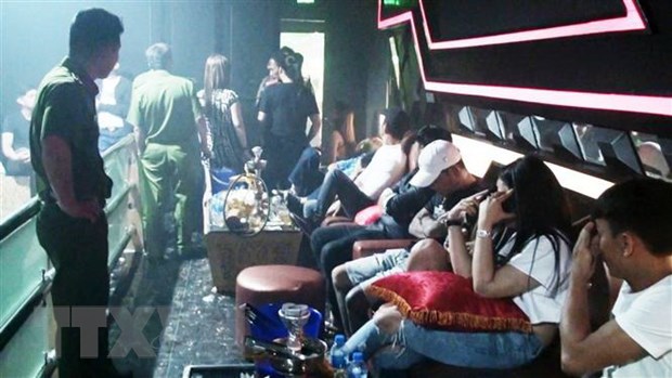 Đột kích quán bar, phát hiện hàng chục người dương tính với ma túy