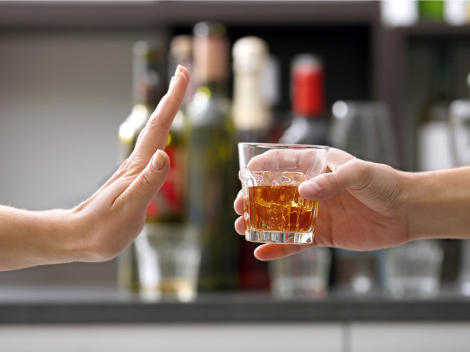 Cà phê, đường và rượu ảnh hưởng đến viêm khớp như thế nào?