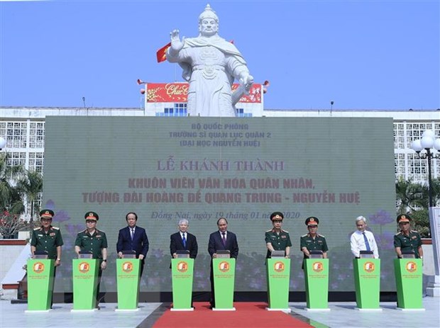Thủ tướng Nguyễn Xuân Phúc thăm Trường Sỹ quan lục quân 2