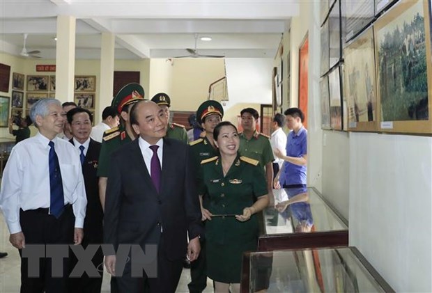 Thủ tướng Nguyễn Xuân Phúc thăm Trường Sỹ quan lục quân 2