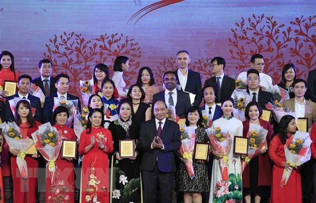 Thủ tướng Nguyễn Xuân Phúc nhắn tin ủng hộ người nghèo