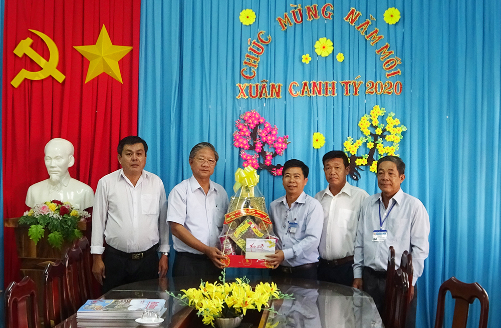 Nhiều hoạt động chăm lo Tết ở Tri Tôn