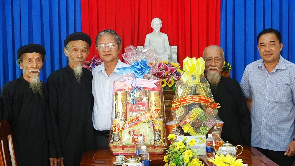 Nhiều hoạt động chăm lo Tết ở Tri Tôn