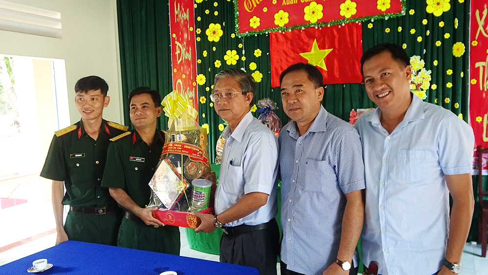Nhiều hoạt động chăm lo Tết ở Tri Tôn