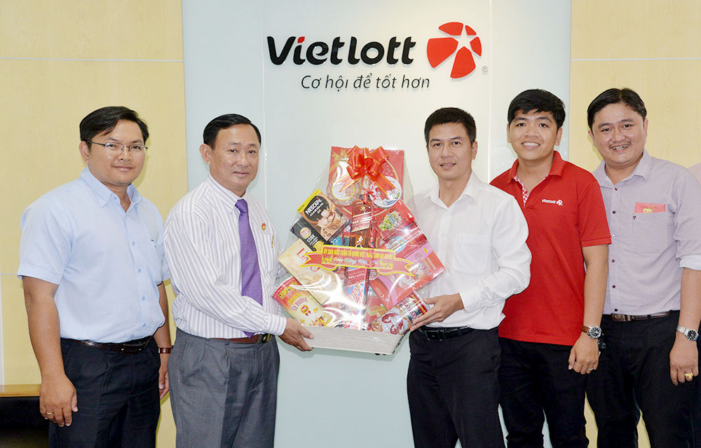 Chủ tịch UBMTTQ Việt Nam tỉnh An Giang Nguyễn Tiếc Hùng chúc Tết các doanh nghiệp thực hiện hoạt động an sinh xã hội tiêu biểu