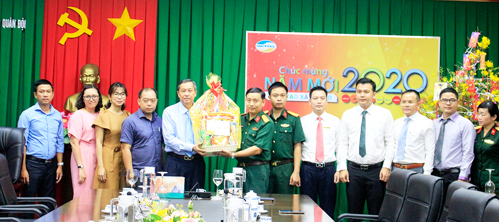 Phó Chủ tịch UBND tỉnh An Giang Lê Văn Nưng chúc Tết đơn vị, doanh nghiệp