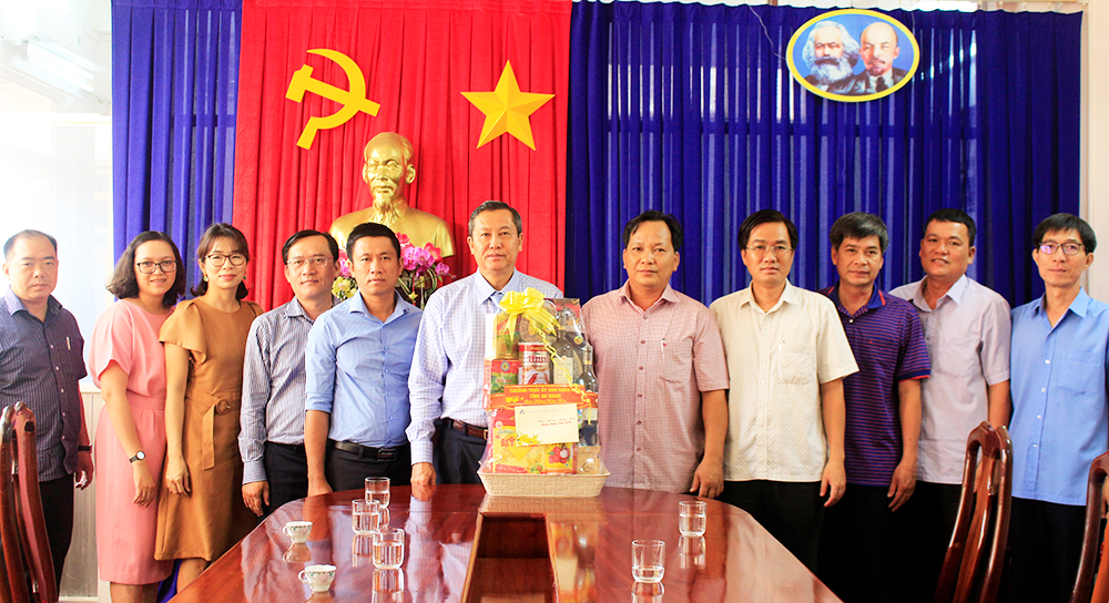 Phó Chủ tịch UBND tỉnh An Giang Lê Văn Nưng chúc Tết đơn vị, doanh nghiệp