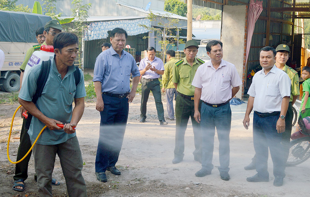 Phó Chủ tịch UBND tỉnh An Giang Trần Anh Thư kiểm tra tình hình sản xuất nông nghiệp và phòng, chống cháy rừng