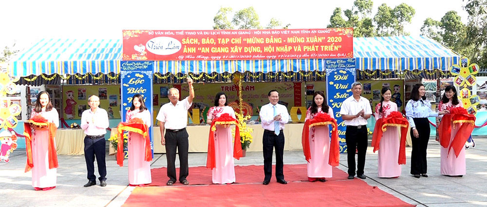 Triển lãm sách, báo, tạp chí, ảnh Xuân Canh Tý 2020, tại Khu Lưu niệm Chủ tịch Tôn Đức Thắng