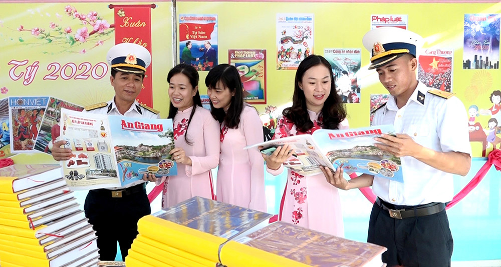 Triển lãm sách, báo, tạp chí, ảnh Xuân Canh Tý 2020, tại Khu Lưu niệm Chủ tịch Tôn Đức Thắng