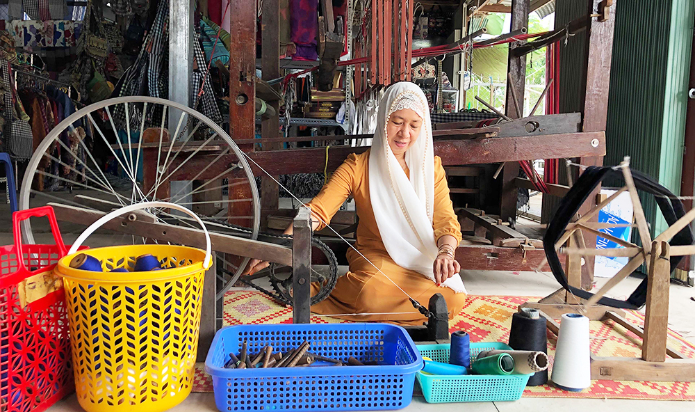 Người trẻ tâm huyết với nghề truyền thống