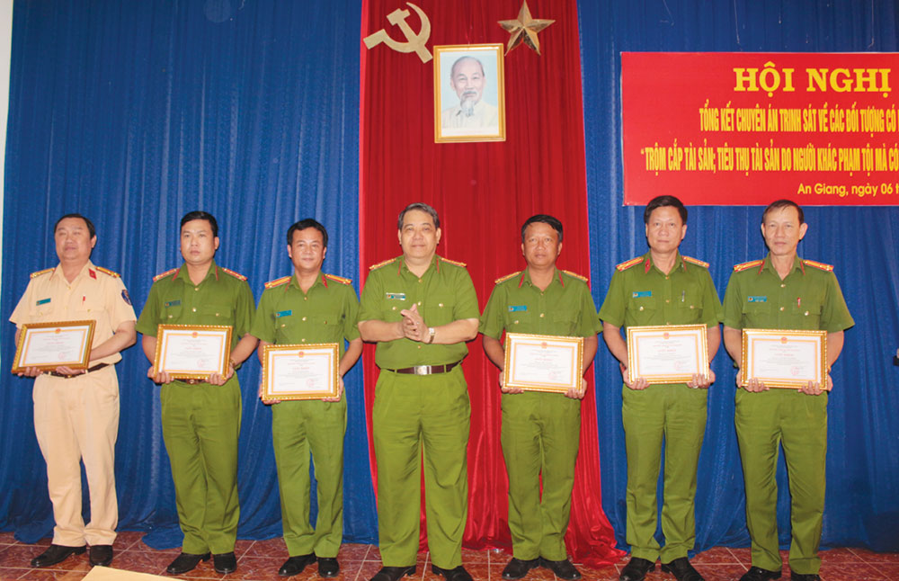 Vì cuộc sống bình yên và hạnh phúc của nhân dân