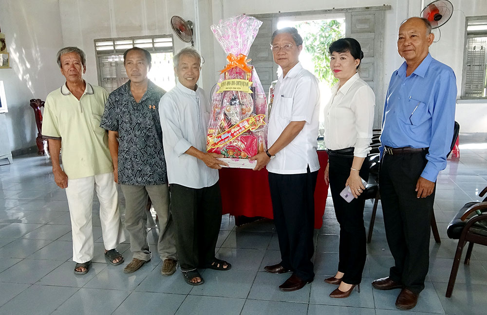 Chúc Tết lực lượng vũ trang huyện Tri Tôn