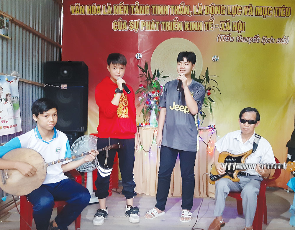Để tiếng đờn ca còn… vang mãi!