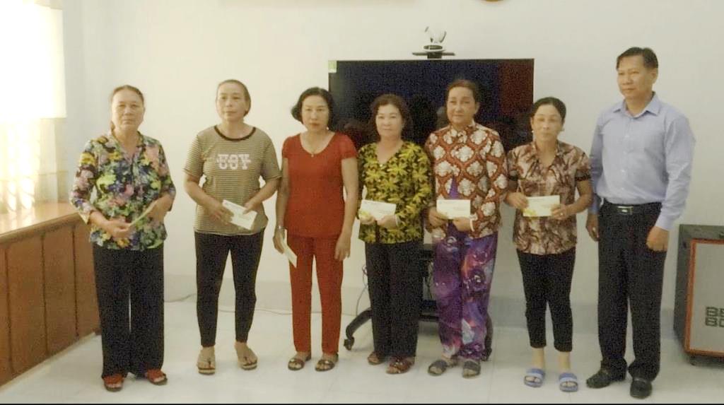Phó Chủ tịch UBND tỉnh An Giang Trần Anh Thư thăm, chúc Tết 15 hộ dân khu vực sạt lở xã Bình Mỹ