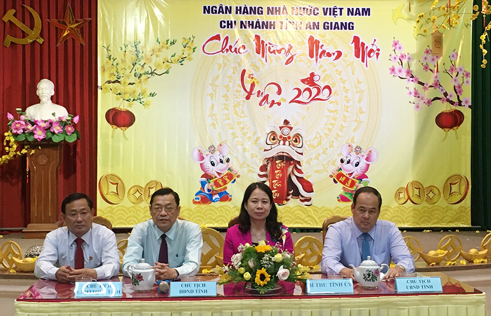 Lãnh đạo tỉnh An Giang chúc Tết các đơn vị làm việc trong đêm giao thừa Xuân Canh Tý 2020