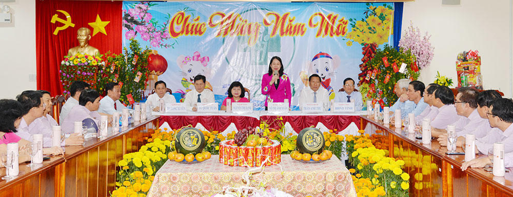 Lãnh đạo tỉnh An Giang chúc Tết các đơn vị làm việc trong đêm giao thừa Xuân Canh Tý 2020