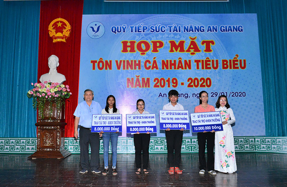 Quỹ Tiếp sức tài năng An Giang họp mặt, tôn vinh cá nhân tiêu biểu năm 2019 - 2020
